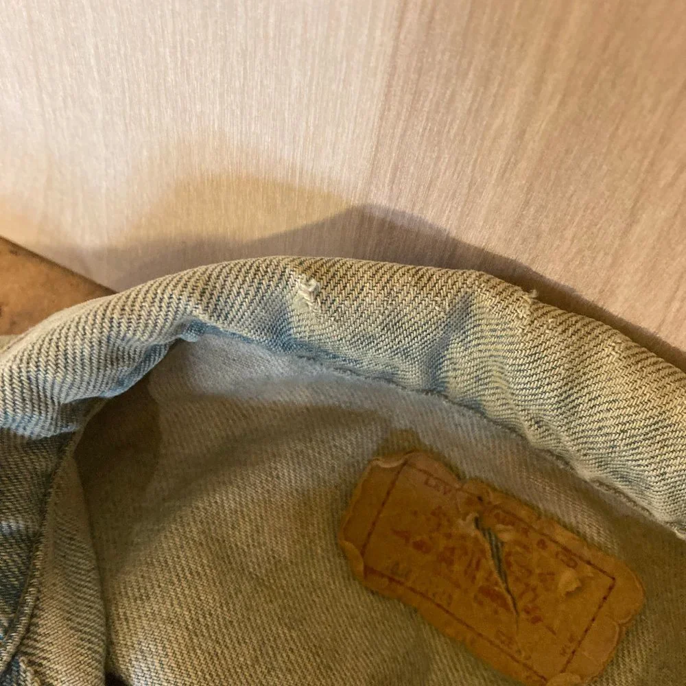 Vintage Women's Levis Jean Jacket - Denim - Picture 5 of 11